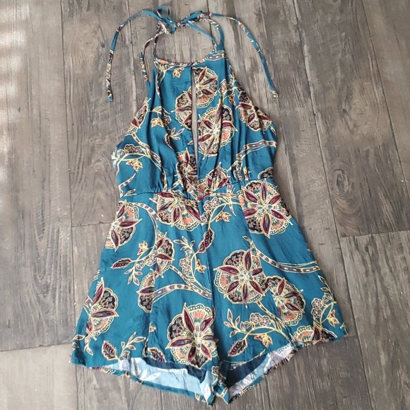 Magnolia South Backless Keyhole Front Romper - Picture 3 of 8